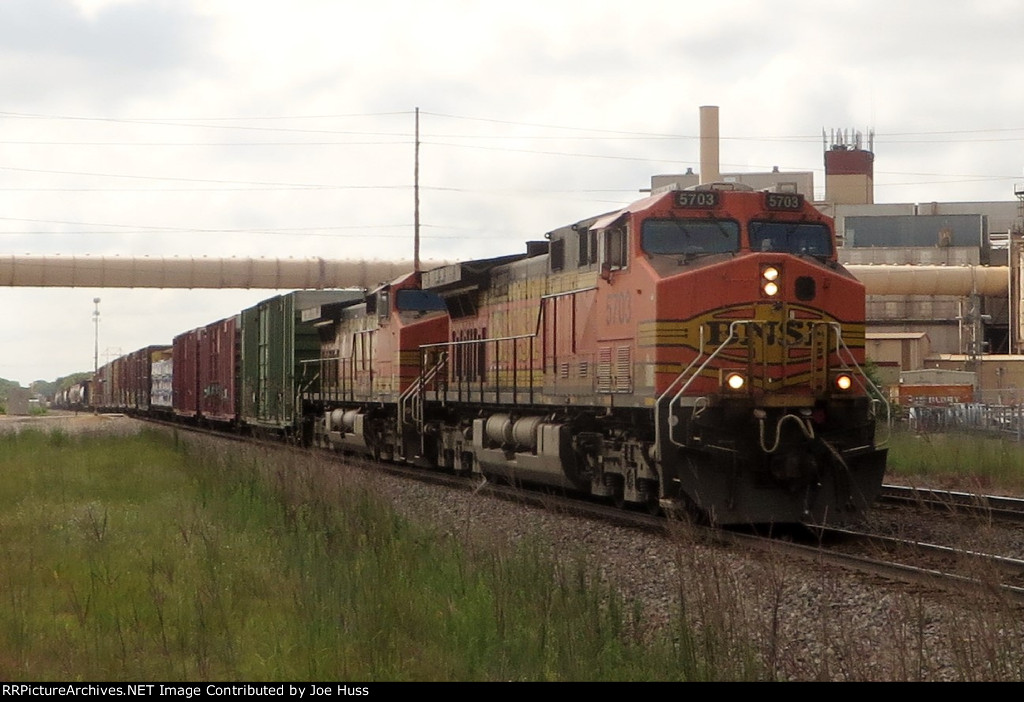 BNSF 5703 West